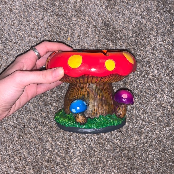 Mushroom ashtray - Picture 2 of 2